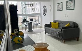 Lindo apartamento Guarujá Pitangueiras -3 Dormitórios 80 metros da praia